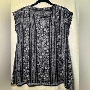 Ann Taylor Black and White Floral Blouse